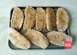 Illustration of how to make cheese black rice steamed bun slices 4