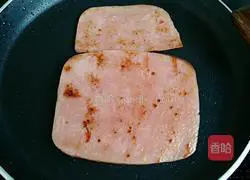 Corn ham Illustration of how to make a sandwich 3