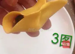 Illustration of how to wrap dumplings 5