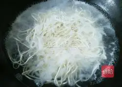Illustration of how to make scallion noodles 4