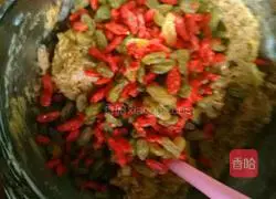 Illustration of how to make mixed nut cakes 7