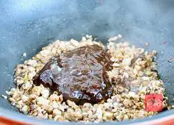 Illustration of how to make noodles with mushroom meat sauce 8