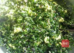 Illustration of how to make steamed buns stuffed with chives 8