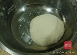 Illustration of how to make fresh meat and water chestnut dumplings 8