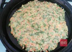 Illustration of how to make vegetable pancakes with electric pan 9