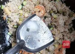 Recipe for Shrimp and Pineapple Fried Rice Illustration 8