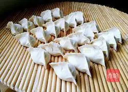 Illustration of how to make pork and spinach dumplings 14