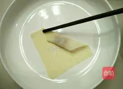 Illustration of how to make wontons stuffed with mushrooms 14