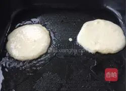 Illustration of how to make pan-fried potato pancakes 7