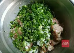 Illustration of how to make pork stuffed thousand-layer cake 6