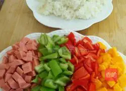 Illustration of how to make colorful vegetable fried rice 4