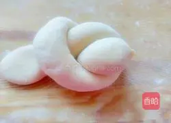 Illustration of how to make bird pumpkin steamed buns 10