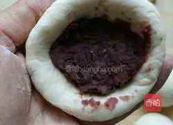 Illustration of how to make small gourd steamed buns 4