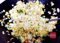 Illustration of how to make egg fried rice 4