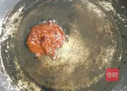 Illustration of how to make fried pancakes with shredded pork, garlic and moss 2