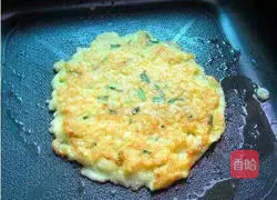 Illustration of how to make egg rice crispy cakes 6