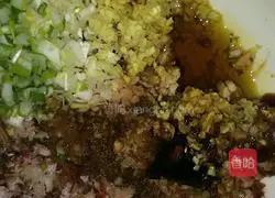 Illustration of how to make onion and mutton buns 4