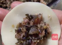 Illustration of how to make fungus dumpling stuffing 5
