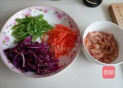 Illustration of how to make stir-fried noodles with mixed vegetables and shredded chicken 1