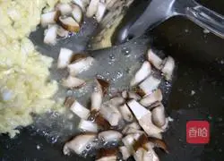 Illustration of how to make mushroom and egg fried rice 6