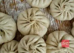 Illustration of how to make pork and leek buns 9