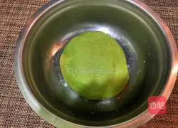 Illustration of how to make spinach blossom steamed buns 2