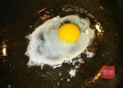 Illustration of how to make colorful egg fried rice 4