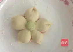 Illustration of how to make flower steamed buns 3
