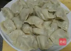 Illustration of how to make dumplings stuffed with pork and chives 8