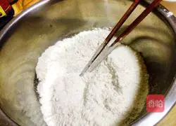 Illustration of how to make cabbage and egg dumplings 1