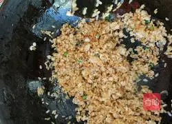 Illustration of how to make shrimp peel soy sauce fried rice 5