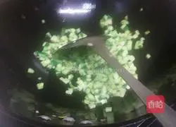 Illustration of how to make cucumber and egg fried rice 3