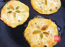 Illustration of how to make carrot egg pancake 8