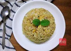 Illustration of how to make minced meat and egg fried rice 16