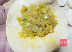 Illustration of how to make square melon buns 15