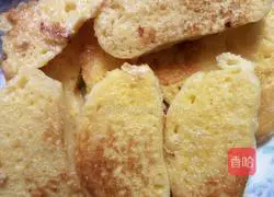 Illustration of how to make golden steamed bun slices 6