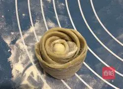 Illustration of how to make rose steamed buns 9