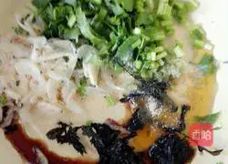 Illustration of how to make small wontons in clear soup 5