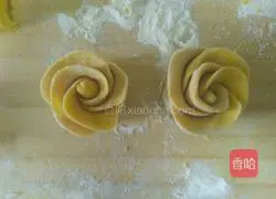 Illustration of how to make rose steamed buns 7