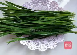 Illustration of how to make dumplings stuffed with chives and eggs 1