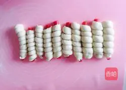 Illustration of how to make sausage steamed buns 3