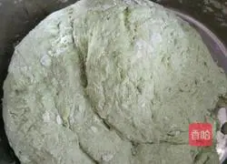 Illustration of how to make spinach and rose roll fancy steamed buns 3