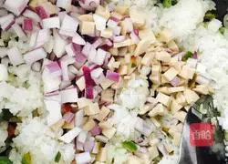 Xinjiang style pineapple and egg fried rice recipe illustration 10