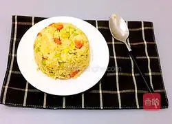 Illustration of how to make ham and egg fried rice 8