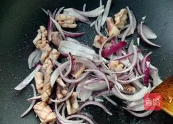 Illustration of how to make squid fried rice 3