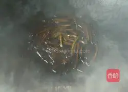 Illustration of how to make noodles with scallion oil 3