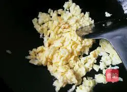 Illustration of how to make vegetarian Sanxian dumplings 6