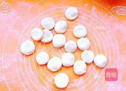 Illustration of how to make lace dumplings (sauerkraut and fresh meat stuffing) 11