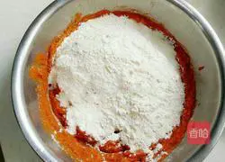 Pumpkin Steamed Buns (1) Two-color Twist Roll Recipe Illustration 3