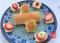Illustration of how to make fruit sandwich platter 9